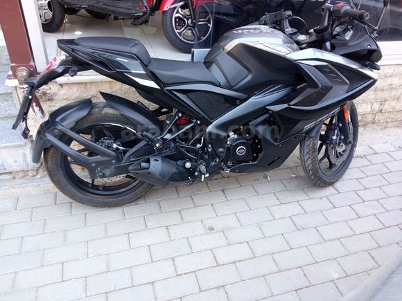 Sahibinden düşük km li Bajaj Pulsar 200 RS