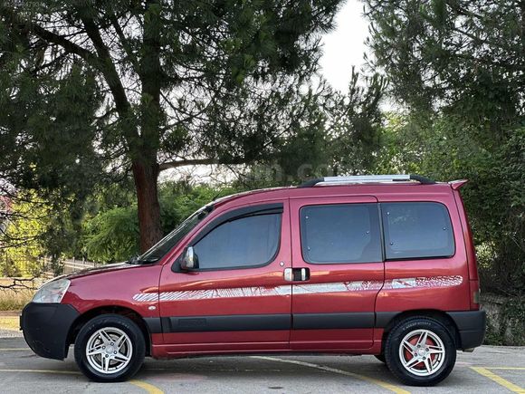 1.6 Berlingo kazasız sorunsuz klimalı