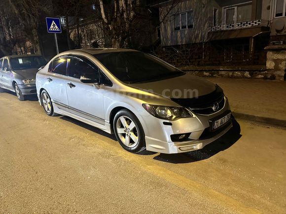 Sahibinden Honda Civic 1.6i VTEC Elegance 2010 Model   TEMİZ BAKIMLI 