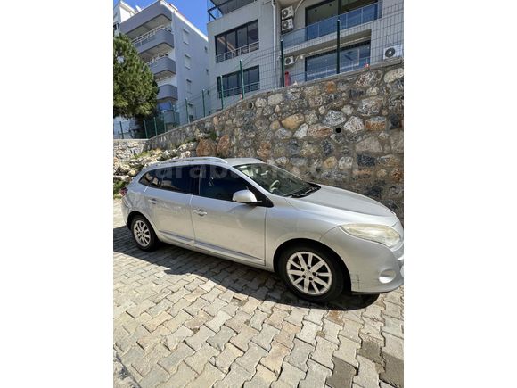 Sahibinden Renault Megane 1.5 dCi Sport Tourer Privilege 2012 Model 