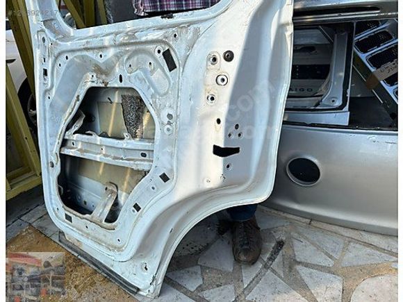 FORD COURİER ÇIKMA SAĞ ARKA KAPI ORJİNAL