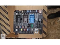 MOTOR İÇİ SİGORTA KUTUSU DV6FC 3008 II P84 - 9810296180