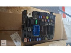 MOTOR İÇİ SİGORTA KUTUSU DV6FC 3008 II P84 9810296180