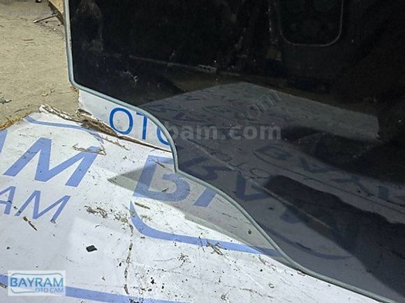 RENAULT MASTER SAĞ ORTA KAPI SÜRGÜLÜ CAM