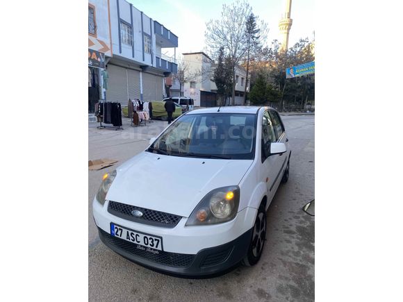 DÜŞÜK KM ACİL SATILIK FİESTA 