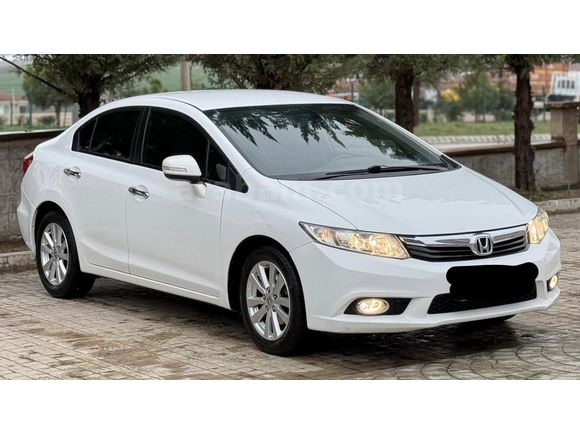 Sahibinden Honda Civic 1.6i VTEC Premium 2014 Model Samsun 185.000 km Beyaz