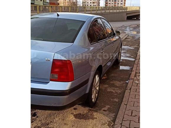 DÜŞÜK KM ORİJİNAL DEĞİŞENSİZ 1.8 PASSAT TEMİZ AİLE ARACI 