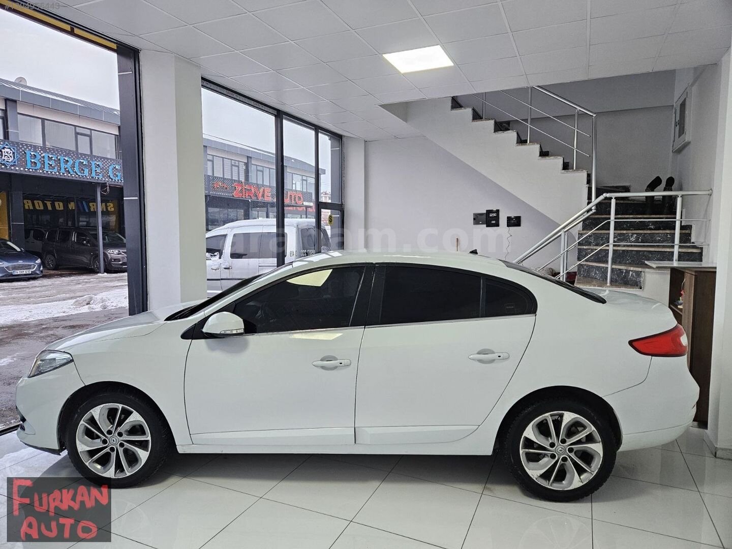 Galeriden Renault Fluence 1.5 dCi Icon 2015 Model Van 190.000 km Beyaz 2