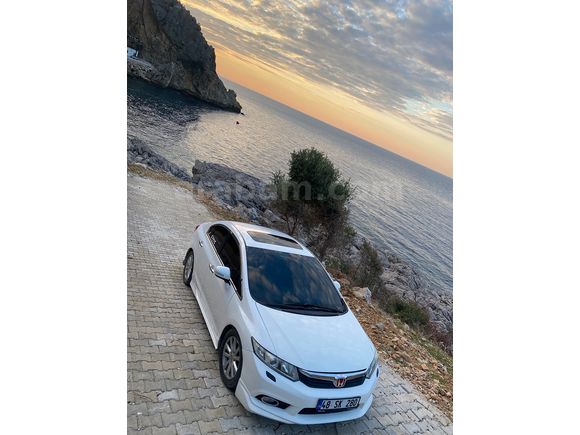 Sahibinden Honda Civic değişen yok iki normal boya iki lokal boya