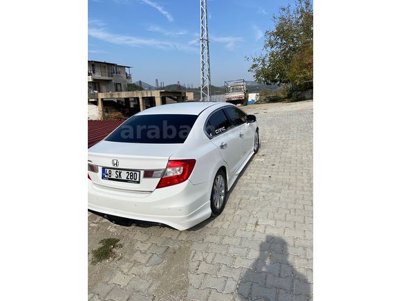 Sahibinden Honda Civic değişen yok iki normal boya iki lokal boya