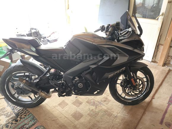 TERTEMİZ HATASIZ BAJAJ PULSAR 200 RS