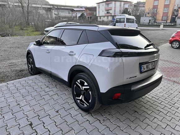 Sahibinden Peugeot e-2008 Allure 2025 Model  komple  PPF kaplı