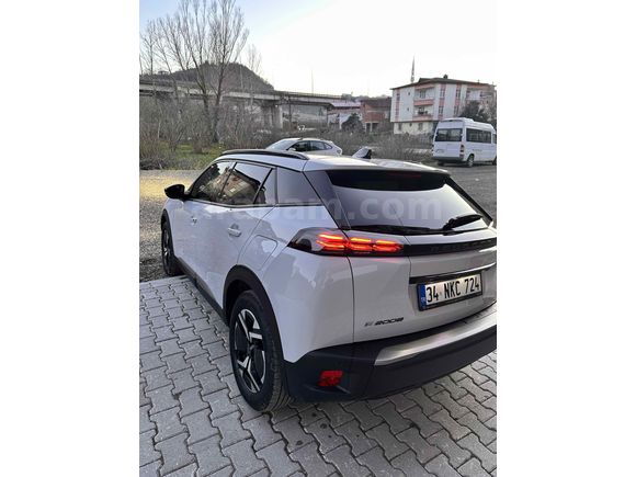 Sahibinden Peugeot e-2008 Allure 2025 Model  komple  PPF kaplı