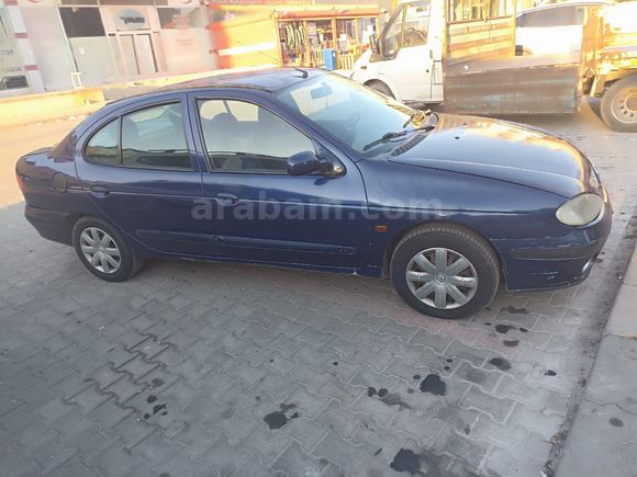 Sahibinden Renault Megane 1.4 Authentique 2003 Model  240.000 km Lacivert