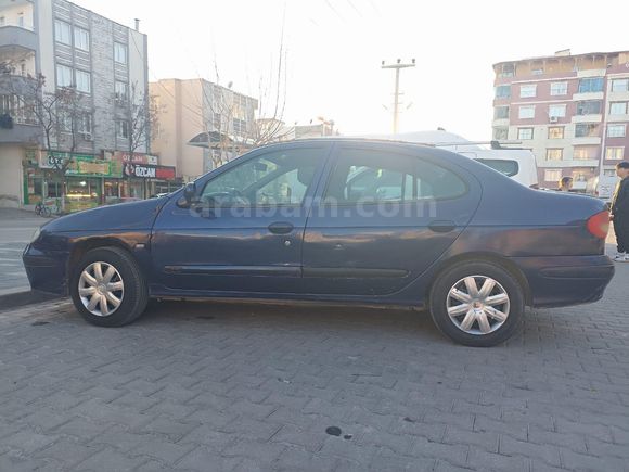 Sahibinden Renault Megane 1.4 Authentique 2003 Model  240.000 km Lacivert