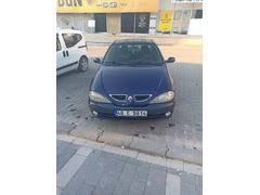 Sahibinden Renault Megane 1.4 Authentique 2003 Model  240.000 km Lacivert