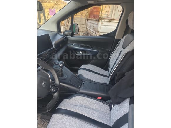 Sahibinden Peugeot Rifter 1.5 BlueHDI Allure 2023 Model