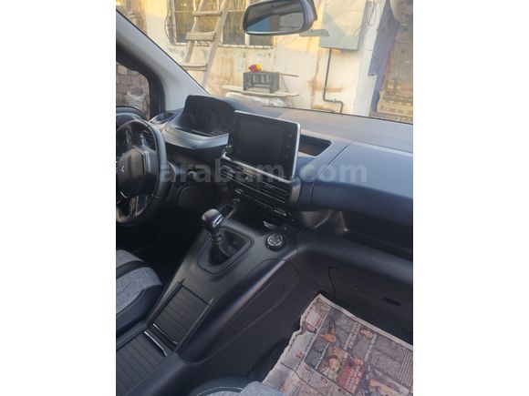 Sahibinden Peugeot Rifter 1.5 BlueHDI Allure 2023 Model