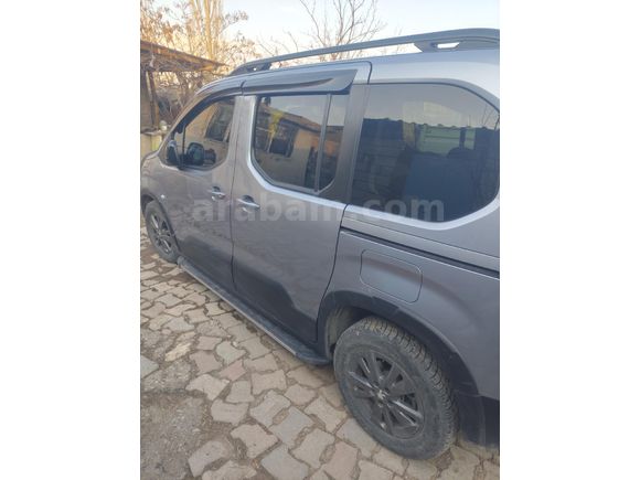 Sahibinden Peugeot Rifter 1.5 BlueHDI Allure 2023 Model