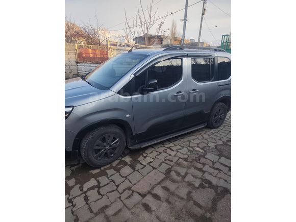 Sahibinden Peugeot Rifter 1.5 BlueHDI Allure 2023 Model
