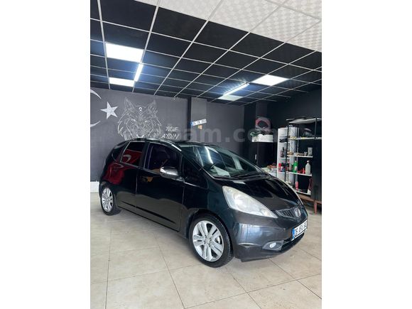 Memurdan, muayenesi yeni, temiz, bakımlı ve sorunsuz Honda Jazz.”