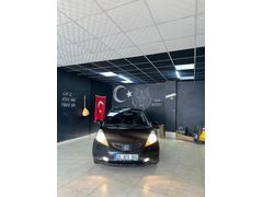 Memurdan, muayenesi yeni, temiz, bakımlı ve sorunsuz Honda Jazz.”