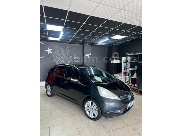 Memurdan, muayenesi yeni, temiz, bakımlı ve sorunsuz Honda Jazz.”