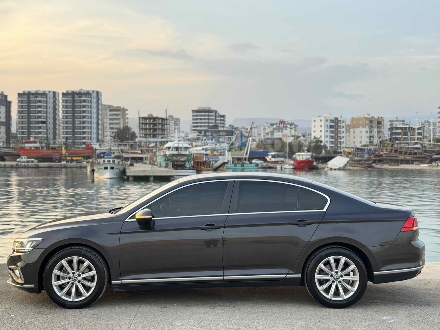 Galeriden Volkswagen Passat 1.6 TDi BlueMotion Business 2020 Model Mersin 127.000 km Füme 7