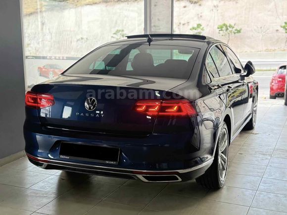 Volkswagen Passat 2.0 TDi 108 binde hatasız boyasız tramersiz  cam tavan 