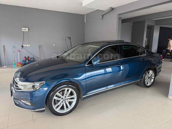 Volkswagen Passat 2.0 TDi 108 binde hatasız boyasız tramersiz  cam tavan 