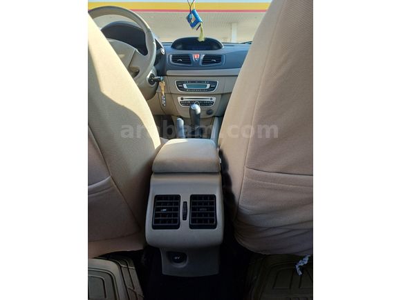 Sahibinden Renault Fluence 1.6 Expression 2010 Model  200.000 km Siyah