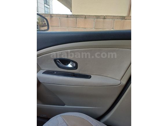 Sahibinden Renault Fluence 1.6 Expression 2010 Model  200.000 km Siyah