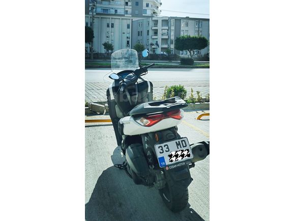 Sahibinden Yamaha N-Max 125 beyaz, mükemmel durumda.
