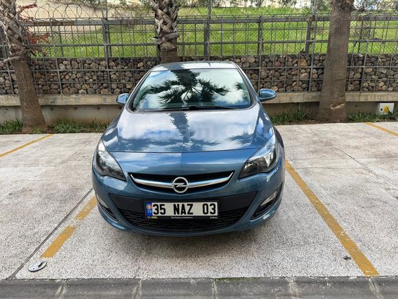 ilk sahibinden 40bin km de değişeni yok kapalı garaj arabası