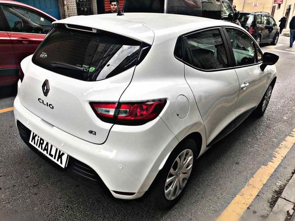 LA FERRO CAR RENTAL'DEN RENAULT CLİO 2000TL
