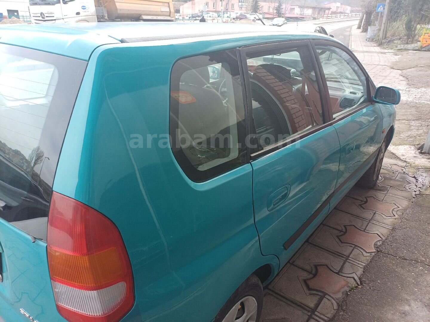 Galeriden Mitsubishi Space Star 1.3 Family 2000 Model Zonguldak 361.000 km Mavi 2