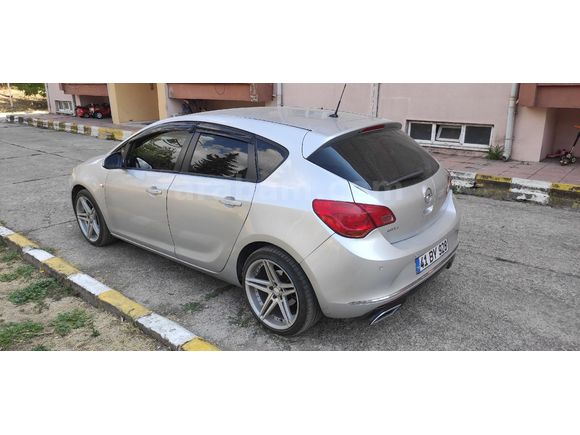 Bakımlı Opel Astra j kasa Tesla ekran
