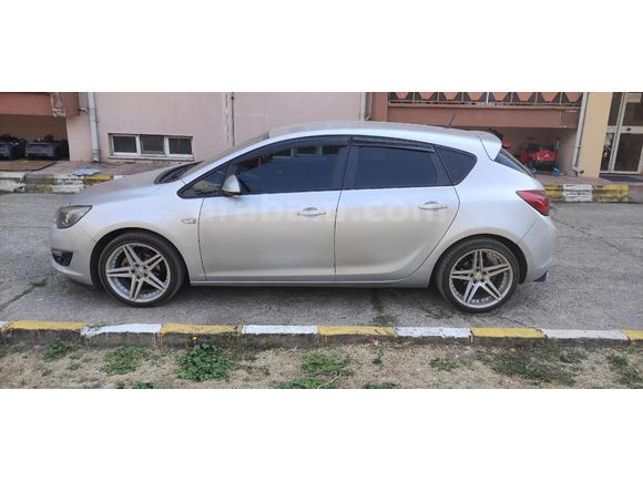 Bakımlı Opel Astra j kasa Tesla ekran