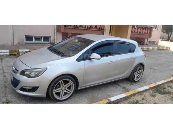 Bakımlı Opel Astra j kasa Tesla ekran
