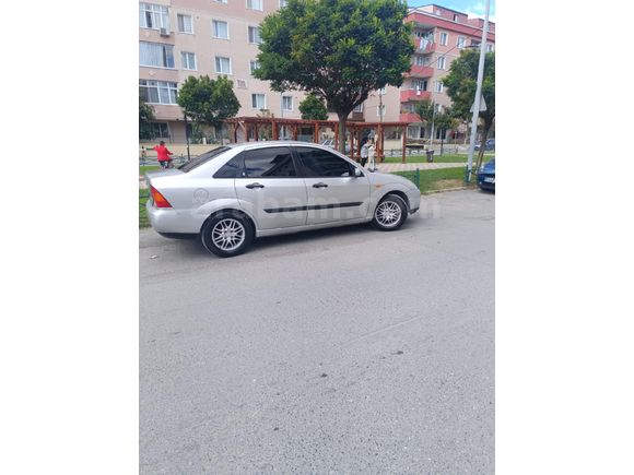Sahibinden Ford Focus 1.6 Ghia 2001 Model