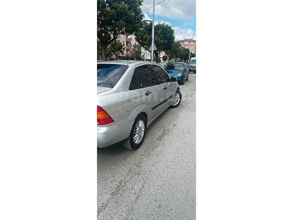 Sahibinden Ford Focus 1.6 Ghia 2001 Model