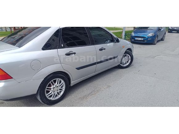 Sahibinden Ford Focus 1.6 Ghia 2001 Model