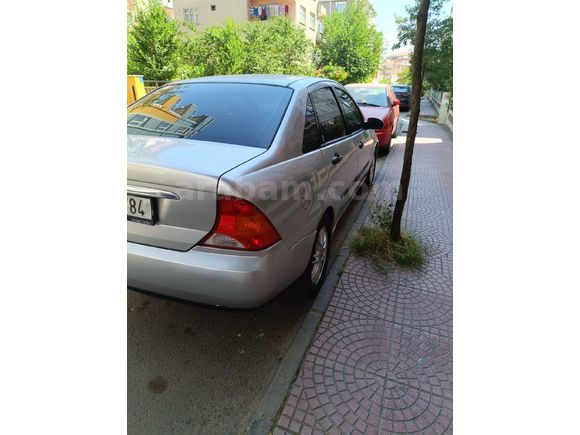 Sahibinden Ford Focus 1.6 Ghia 2001 Model