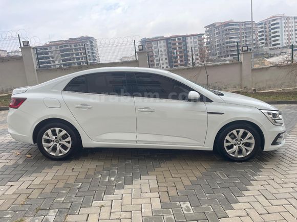 TEMİZ VE UYGUN FİYATLA MEGANE 4
