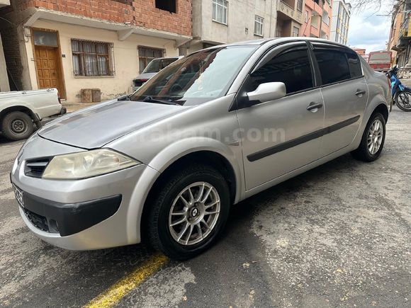 Sahibinden Renault Megane 1.5 dCi Authentique 2009 Model  220.000 km Gri (Gümüş)