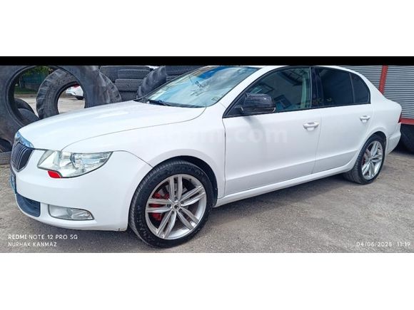 Sahibinden Skoda SuperB 1.4 TSI Comfort 2011 Model Hakkari 220.000 km Beyaz
