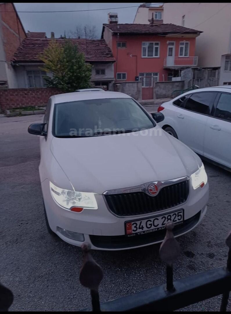 Sahibinden Skoda SuperB 1.4 TSI Comfort 2011 Model Hakkari 220.000 km Beyaz 3