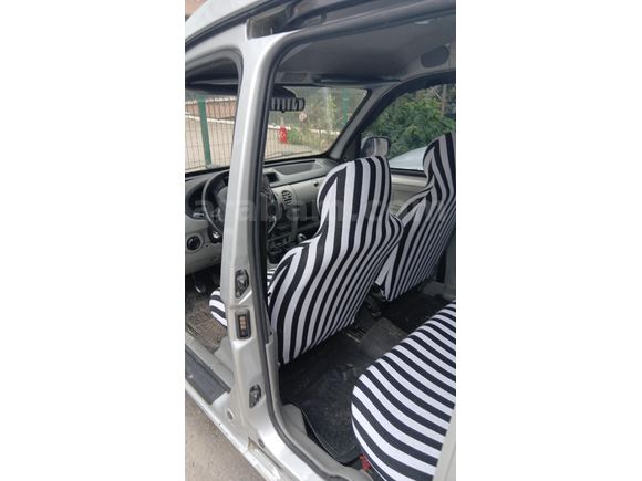 Sahibinden Renault Kangoo Multix 1.5 dCi Expression Chromeline 2010 Model