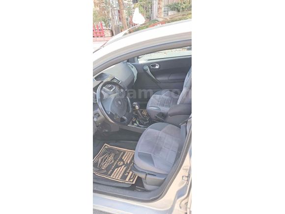 Sahibinden Renault Megane 1.6 Dynamique 2004 Model  216.000 km Bej