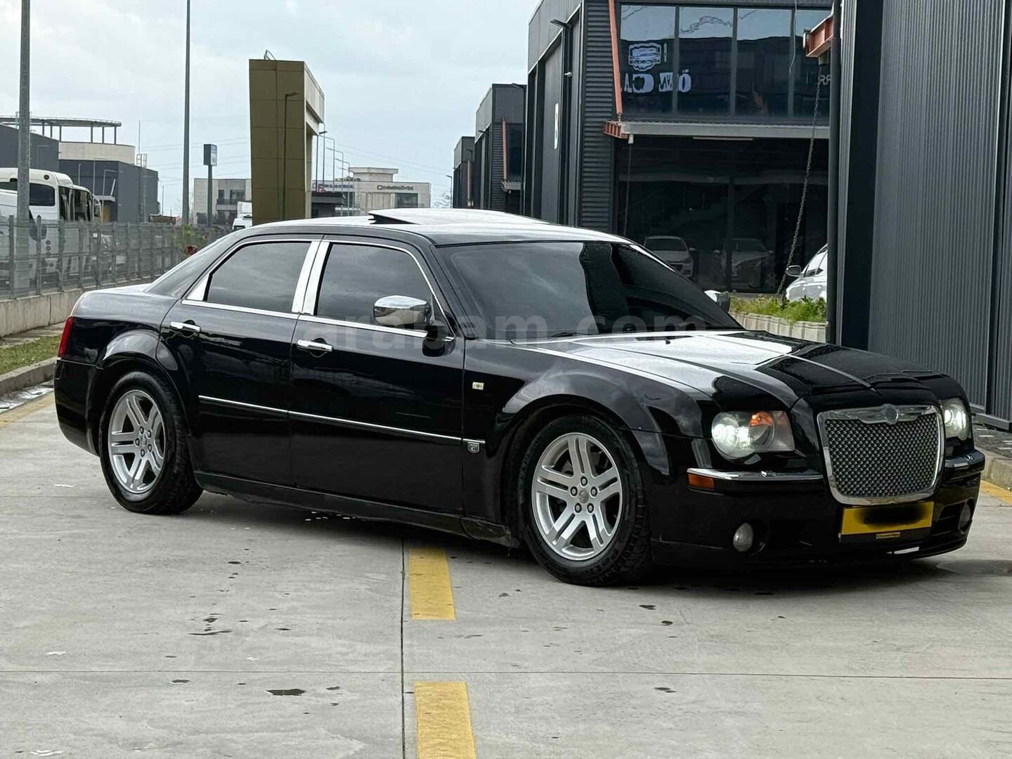 Galeriden Chrysler 300 C 2.7 2005 Model Sakarya 300.000 km Siyah 3
